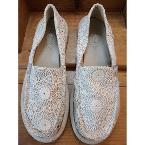 Sanuk Donna Crochet Slip Ons Womens Sz 7 Cream